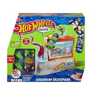 Hot Wheels Tony Hawk Aquarium Skatepark Fingerboard Playset - NEW